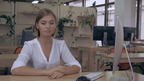 Manager has video conference at work Stock Footage 83370944