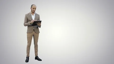 Manager holding clipboard and presenting business report on white background Vidéo 73639611