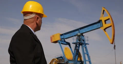 Manager Inspecting Extracting Company Activity Oil Pumps Petroleum Platforms Video stock 54592937