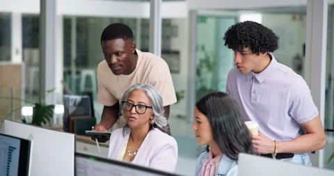 Manager, people and conversation in office with computer, marketing internship Stock Footage 335801002
