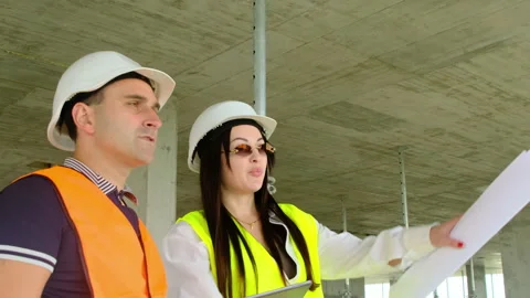 Manager points forward communicating with construction worker Stock Footage 317618610