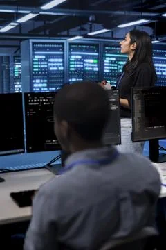 Manager in server hub using computer to find firewall misconfigurations Foto stock