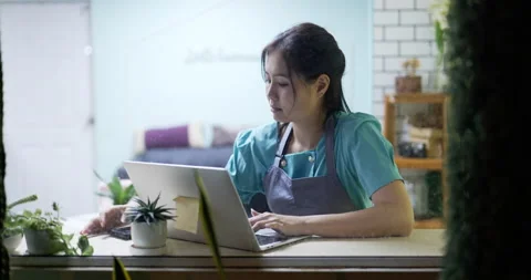 Manager surfing the web and conversing on her smartphone at coffee shop Stock Footage 172302516