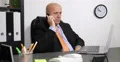 Manager Use Mobile and Post-It Notes for Establishing an Office Working Meeting 4k or 4k+ Resolution