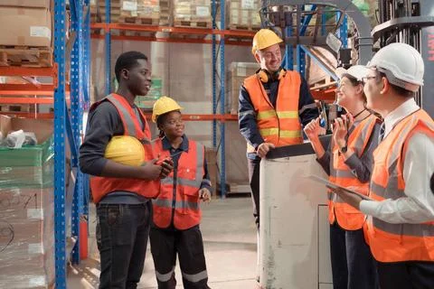 Managers, foremen and warehouse workers Consult together about getting the... Stock-Fotos
