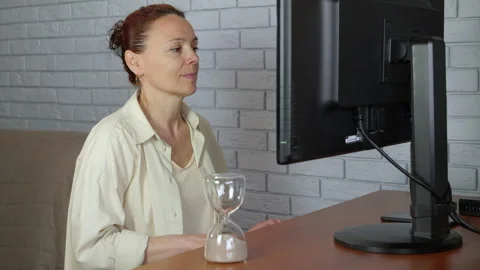 Managing stress in the office Видео 334594928