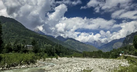 Manali river mountains time lapse 4k Stockbeeldmateriaal 34555123