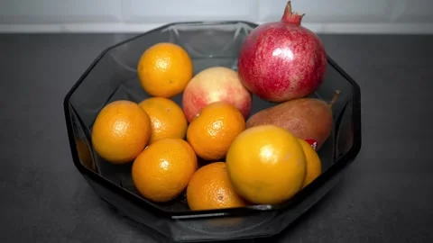 Mandarin Falling into Fruit Bowl in Slow Motion Stockbeeldmateriaal 319449387