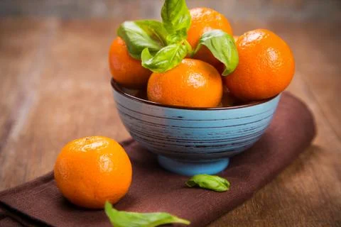 Mandarine with basil Foto stock