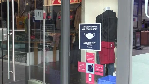 Mandatory face covering rules come into force for shoppers 库存影片 148569248
