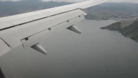 Maneuver the plane about to land Stock Footage 198991308