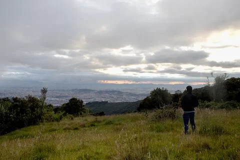 ManExploreMountainBogota Stock-Fotos