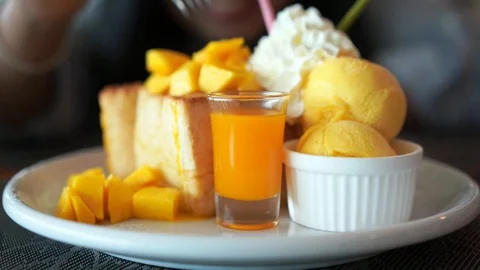 Mango bread toast ice-cream and whipping with woman enjoy eating Video stock 94138085