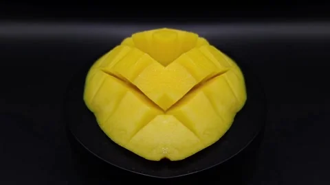 Mango changes its shape Video stock 329665971