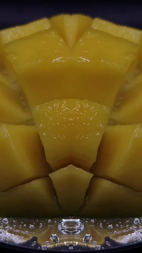 Mango close-up mirror effect 動画素材 329665967