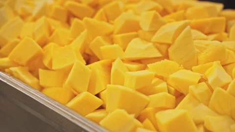 Mango Cubes Slices Pile of Mango Pieces in Bowl 스톡 동영상 171975516