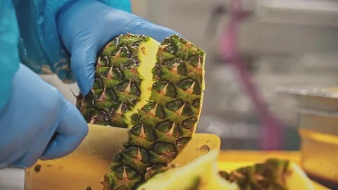 Mango Cubes Slices Pile of Mango Pieces in Bowl Vídeo Stock 171975526