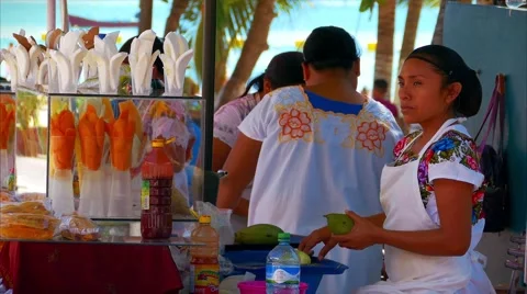 Mango Fruit and Coconut Street Vendors in Playa del Carmen, Mexico 库存影片 47281439