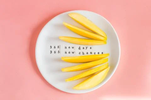 Mango fruit and mango slices on the white plate. Foto stock
