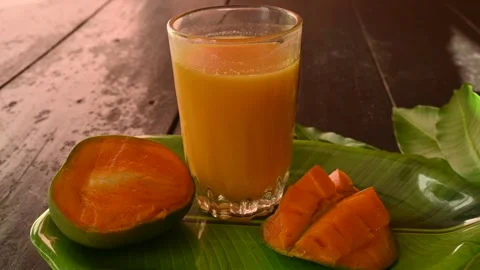 Mango juice with mango slice Slow motion video. Video stock 244724032