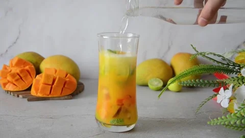 Mango Mojito Mocktail summer drink Vidéo 287874054