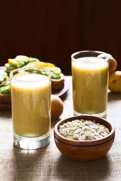 Mango-Oatmeal Milkshake Stock Photos