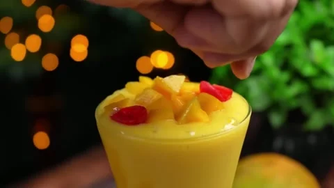 Mango shake, juice, summer drinks, fresh tropical, tasty healthy beverage Vidéo 310284243