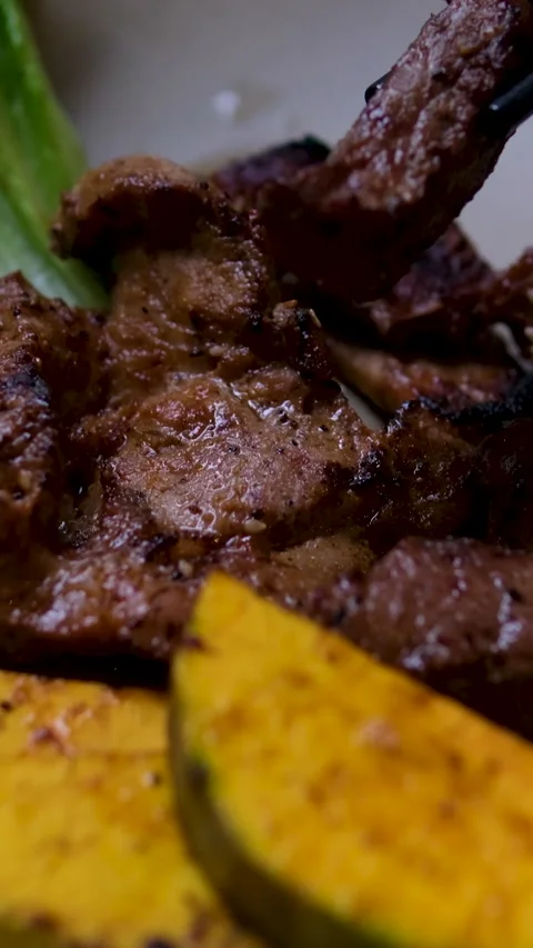 Mango steak Chef sprinkling spices over a steak with potatoes and mango sauce Stock Footage 314638019
