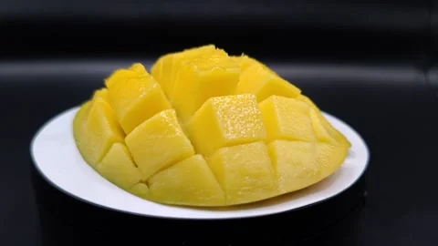 Mango yellow moves in a circle Stock-Footage 329646626