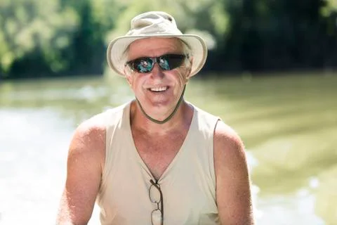 A Mangrove nice excursion guide on boat Stock-Fotos