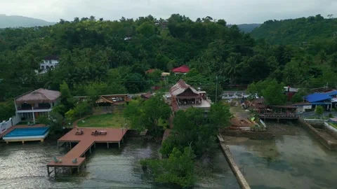 Mangrove Shore Surrounding Oceanfront Cafe in Argao, Cebu, Philippines Stockbeeldmateriaal 345117106
