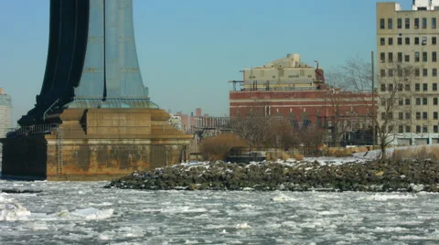 Manhattan Bridge Base and hudson river ice flow during winter Video stock 59786831