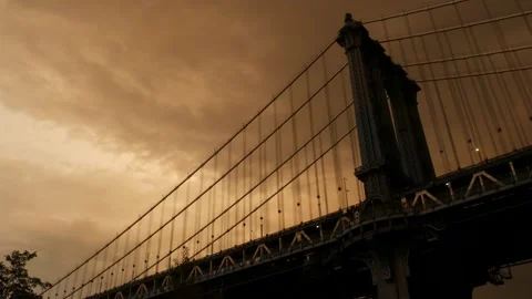 Manhattan Bridge to Brooklyn Dumbo. New York City symbol, USA. Evening sunset 库存影片 291601537