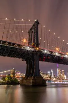 Manhattan Bridge at Night Stock-Fotos
