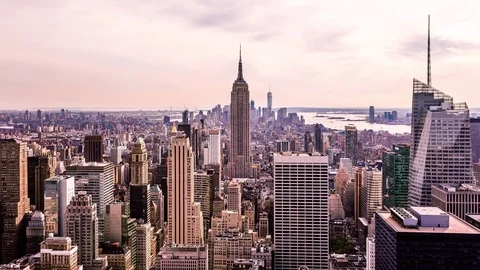 Manhattan &amp; Empire State Building time lapse tilt Stock Footage 69931341