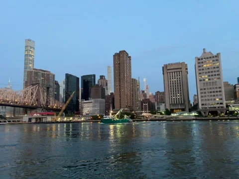 Manhattan in the morning Vídeos de archivo 301070232