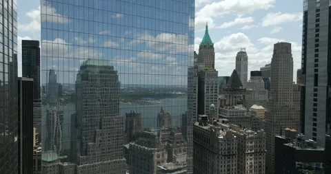 Manhattan reflection in a skyscraper, New York City, United States (drone shot) 스톡 동영상 244477607