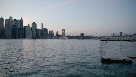 Manhattan skyline from Brooklyn, with docking pier Video stock 108755822