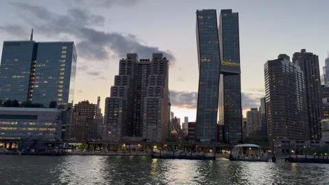 Manhattan skyline with Empire state and Chrysler buildings. New York City Vídeo Stock 337478988