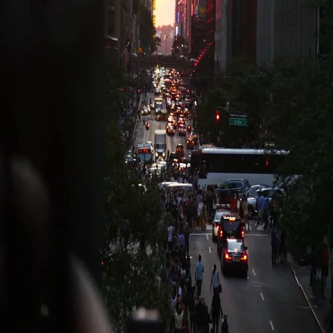 Manhattanhenge - Crowd and Traffic Stock Footage 69626663