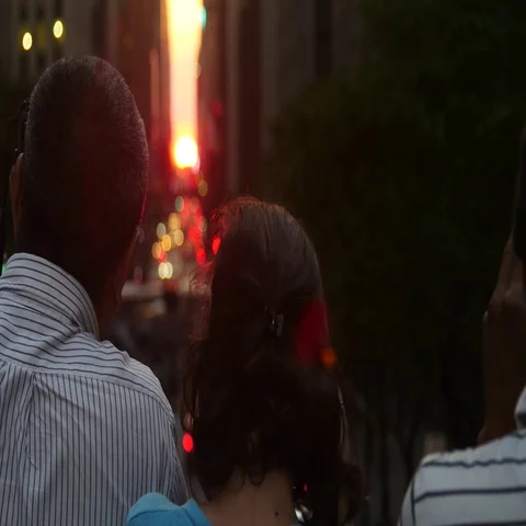 Manhattanhenge - Crowd and Traffic Stock Footage 69627005