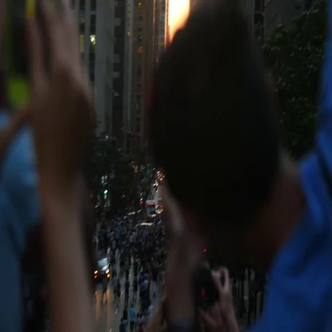 Manhattanhenge - Crowd and Traffic Stock Footage 69631054