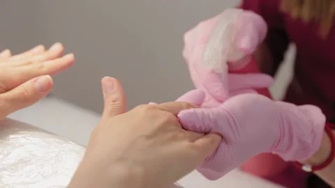 Manicurist disinfects the nails of the client. 库存影片 133076459