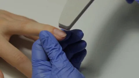Manicurist file nails surface 库存影片 69165943