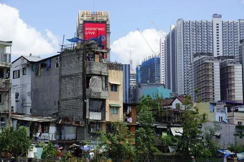  Manila, philippines, circa March 2023 - modern houses at the pasig river sho Stock Photos