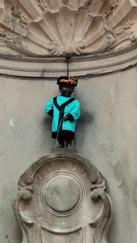 Manneken Pis 8 Stock Footage 325967556