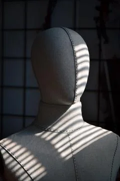 Mannequin face in the shadows by the window Foto stock