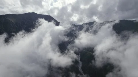 Mannkopf clouds Video stock 246584141