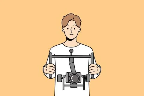 Männlicher Bediener, der mit einer Kamera mit Stabilisator filmt Male oper.. Stock Photos