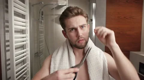 Man's bathroom routine 動画素材 11846477